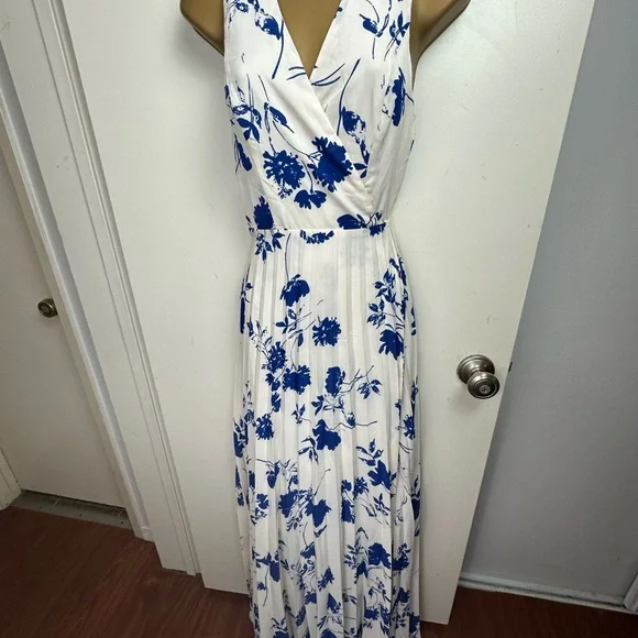 Lulus Blue and White Lindsie Floral Print Pleated Wrap CharmingMaxi Dress NWOT S - Picture 7 of 16